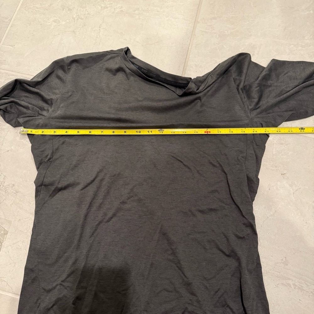 Nike Green Long Sleeve Tee Comfortable Crew Neck - Picture 5 of 5